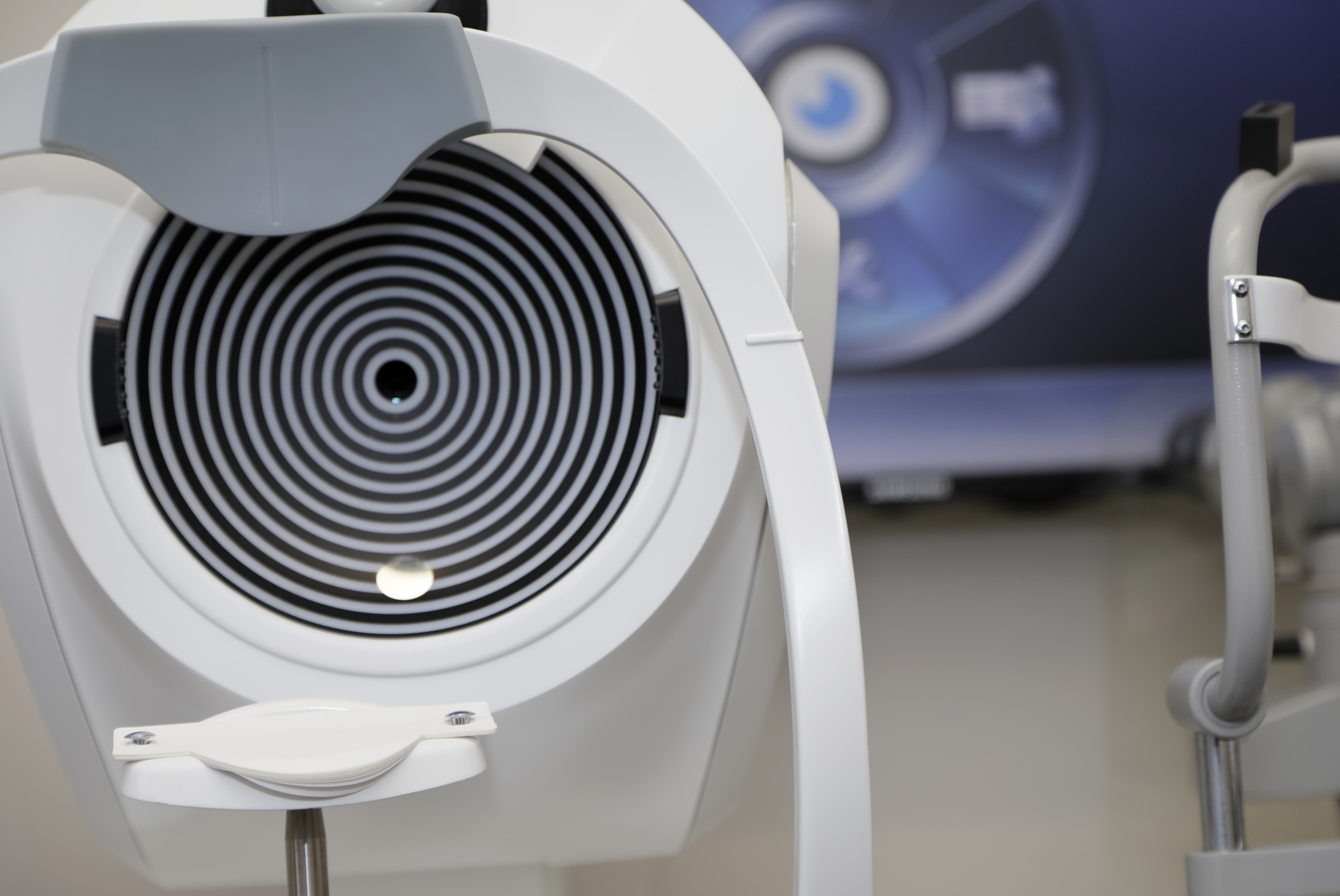 Essilor Sehtest Essilor Augenmessung